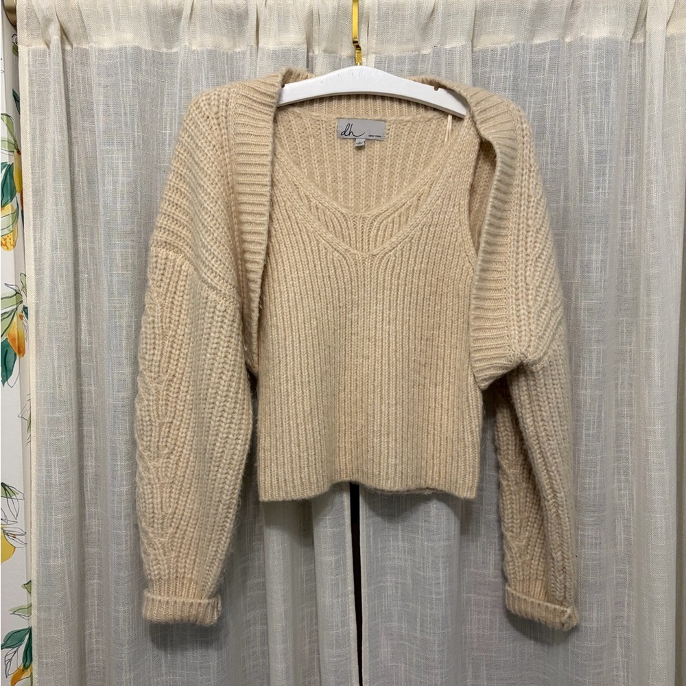 dh NEW YORK Cream V-Neck Sweater